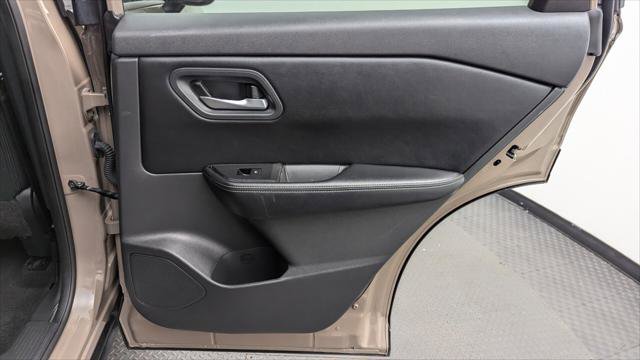 Used 2025 Nissan Rogue SV image 19