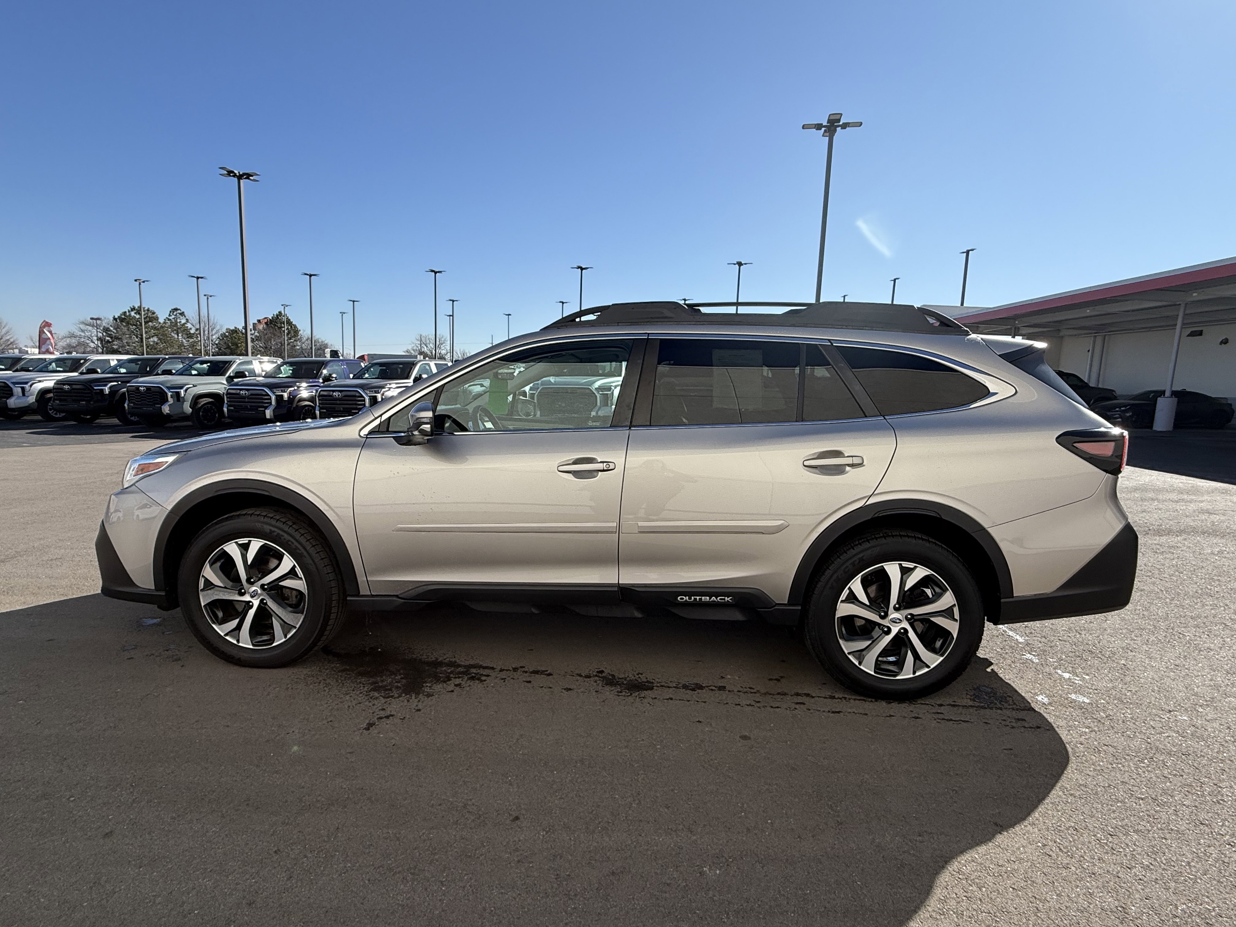 Used 2020 Subaru Outback Limited image 27