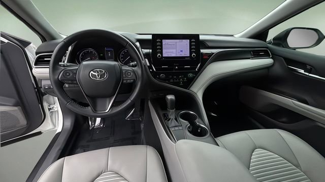 Used 2022 Toyota Camry SE w/ Convenience Package FWD image 16