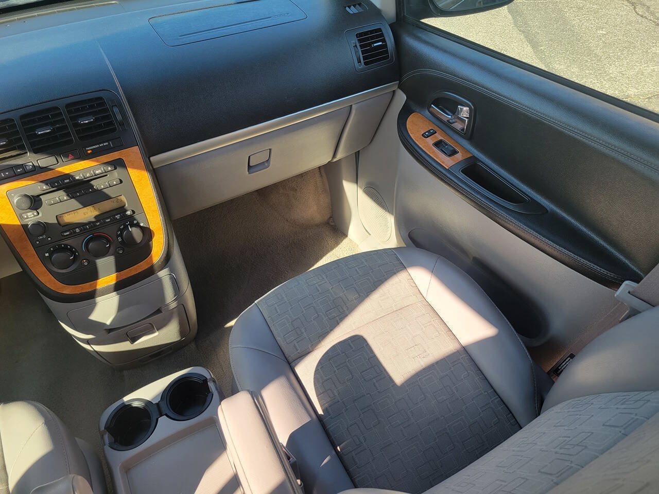 Used 2006 Saturn Relay Level 2 w/ Preferred Pkg FWD image 26