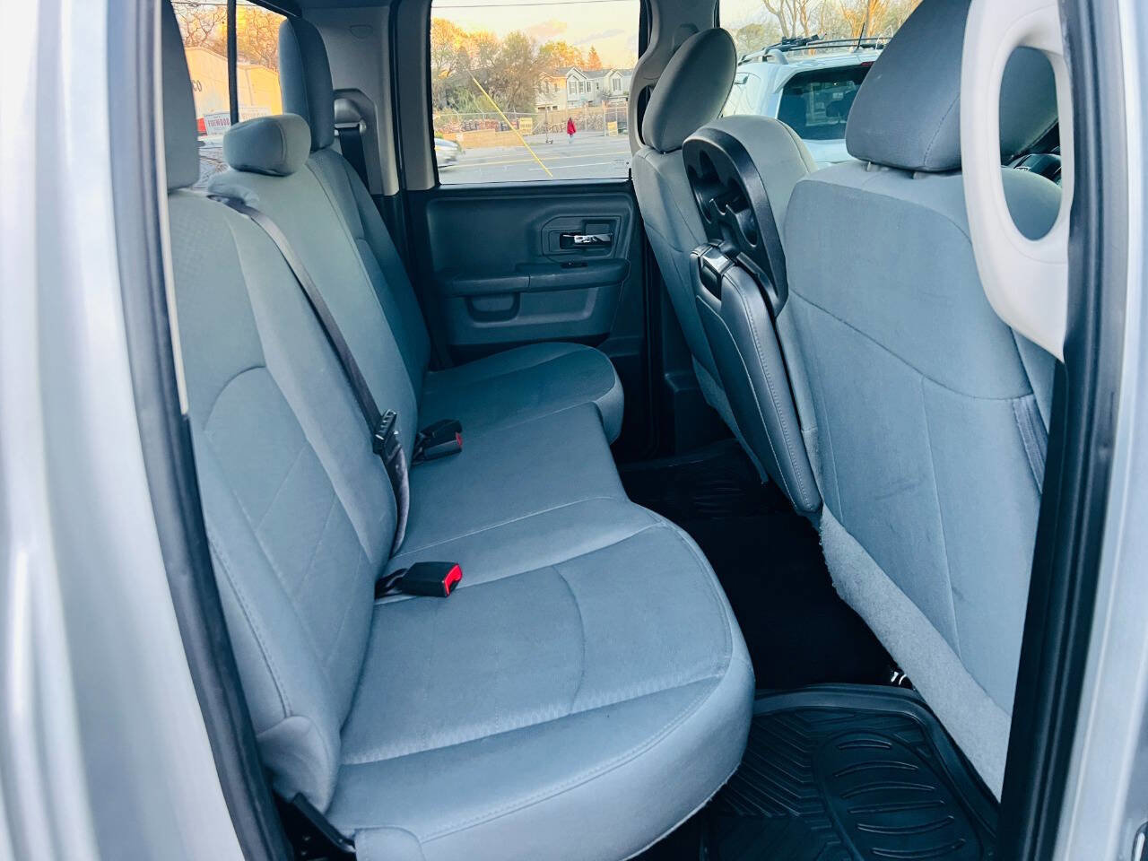 Used 2018 RAM 1500 Classic SLT AWD/4WD image 16