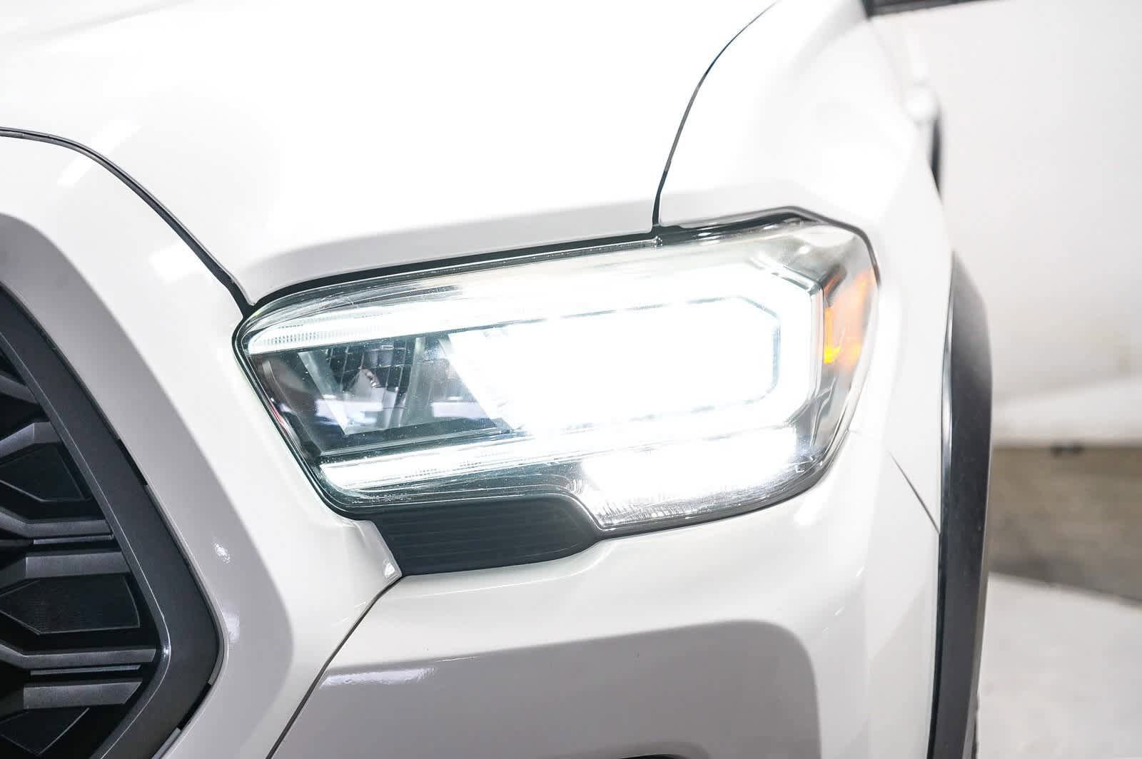 Used 2020 Toyota Tacoma TRD Off-Road w/ Technology Package AWD/4WD image 2