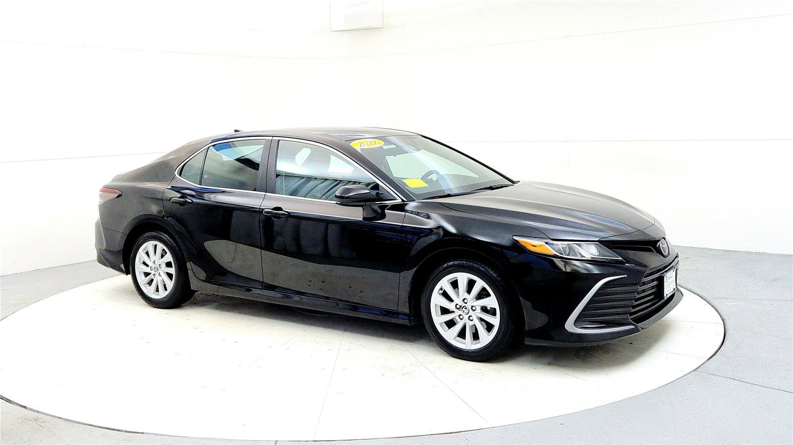 Used 2022 Toyota Camry LE image 7