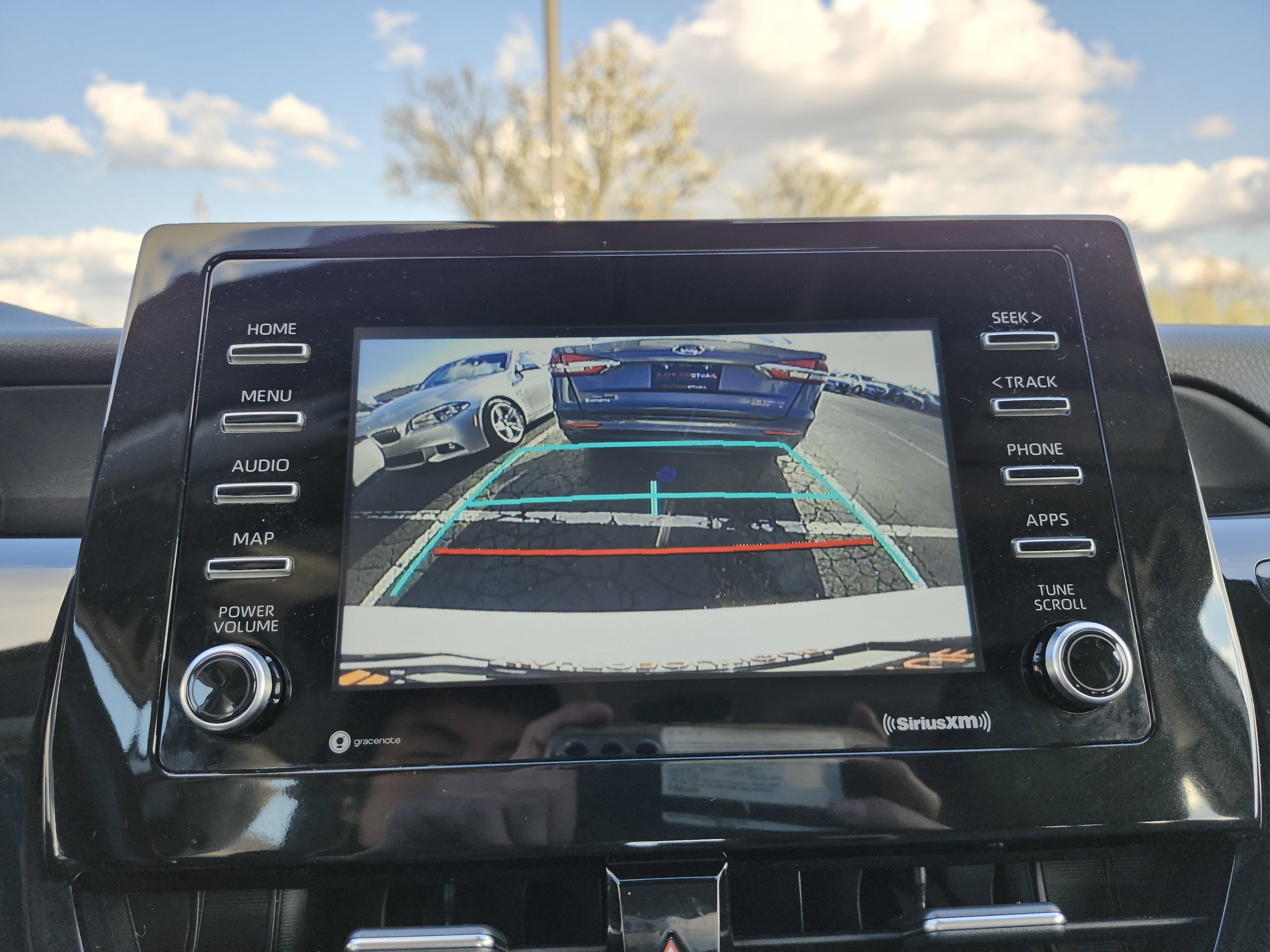 Used 2022 Toyota Camry SE FWD image 2