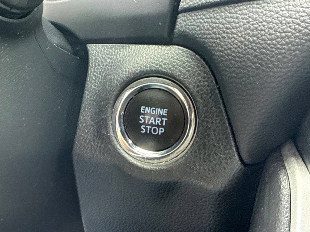 Used 2021 Toyota RAV4 XLE w/ Convenience Package FWD image 30