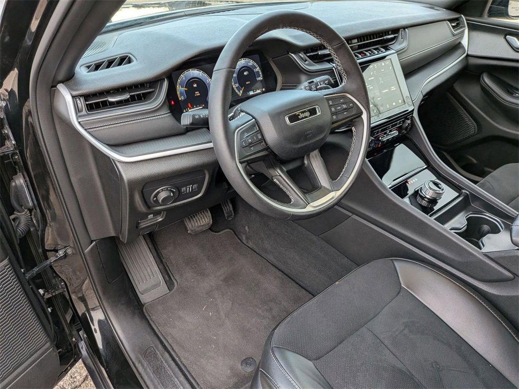 Certified 2024 Jeep Grand Cherokee Altitude image 11