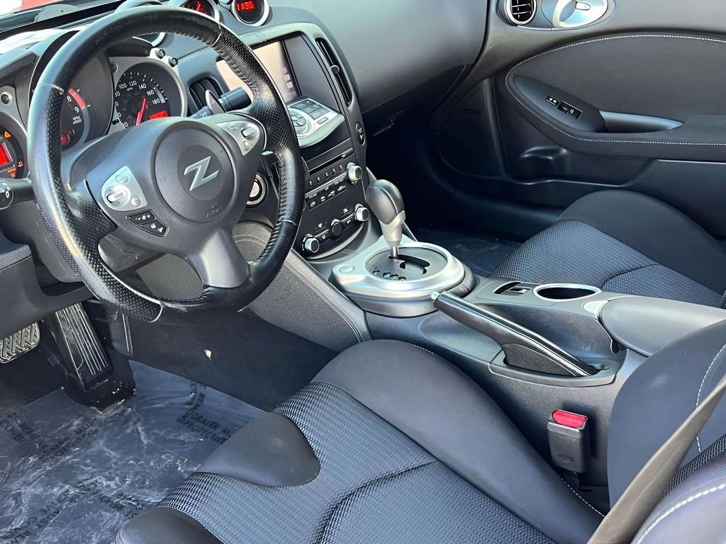 Used 2018 Nissan 370Z Coupe RWD image 11