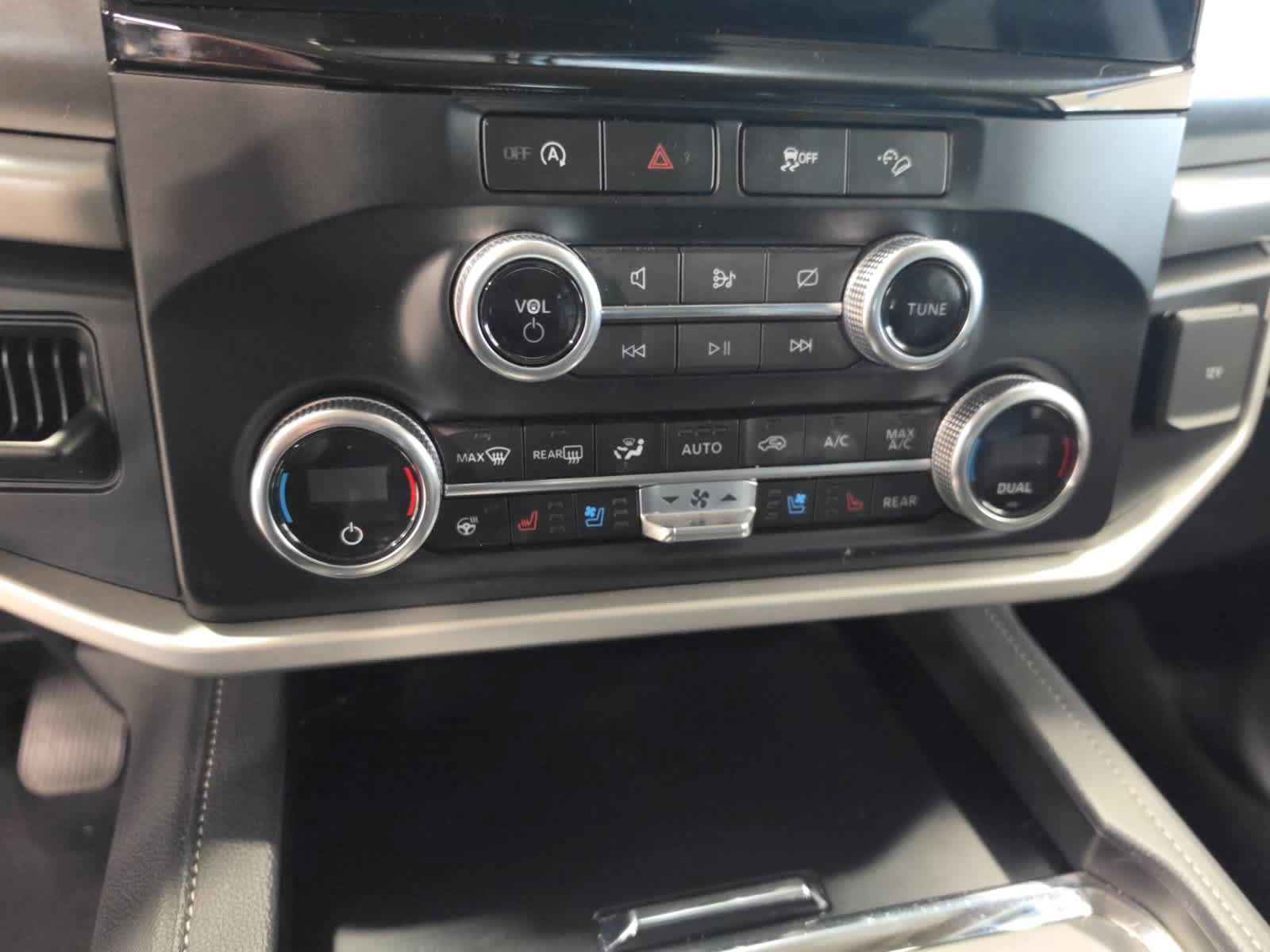 Used 2024 Ford Expedition XLT AWD/4WD image 26