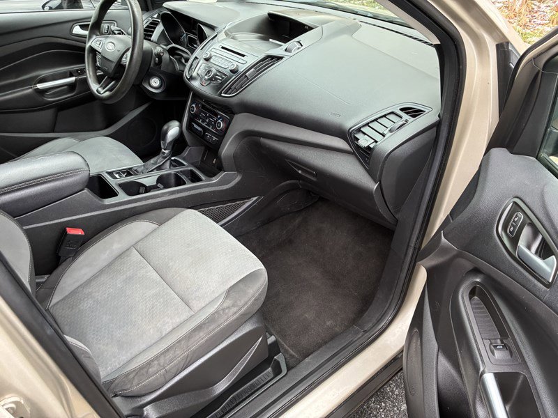 Used 2018 Ford Escape SE image 17
