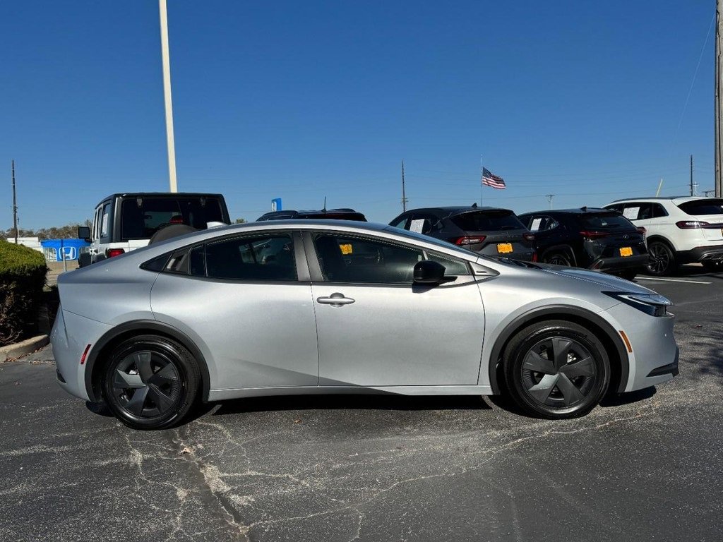 Used 2025 Toyota Prius LE image 2