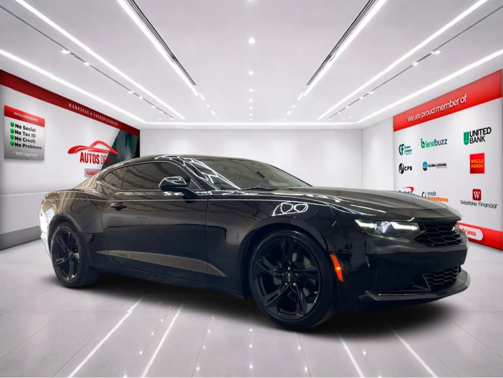 Used 2022 Chevrolet Camaro LT RWD image 2