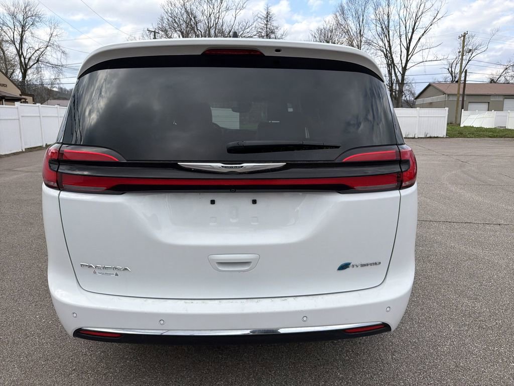 Used 2024 Chrysler Pacifica Select image 5