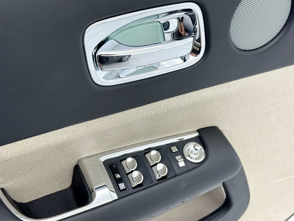 Used 2016 Rolls-Royce Wraith RWD image 22