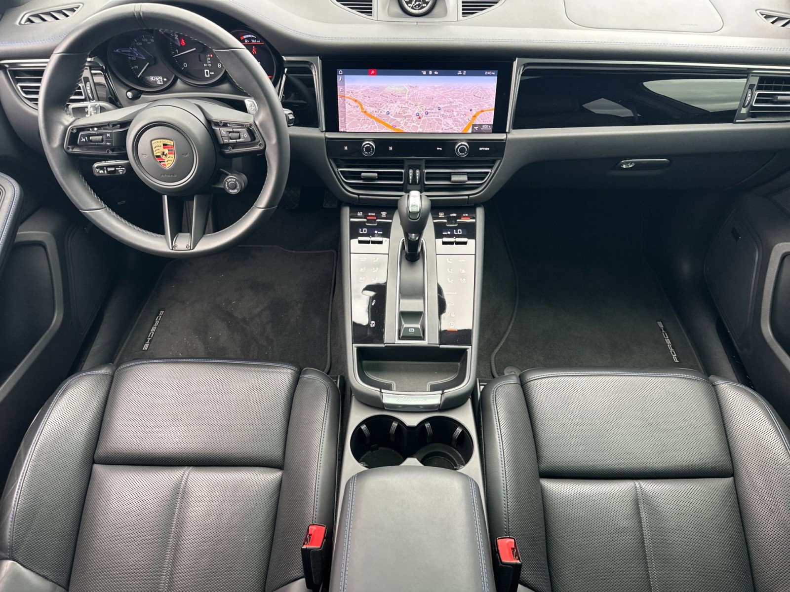 Certified 2023 Porsche Macan Turbo image 6