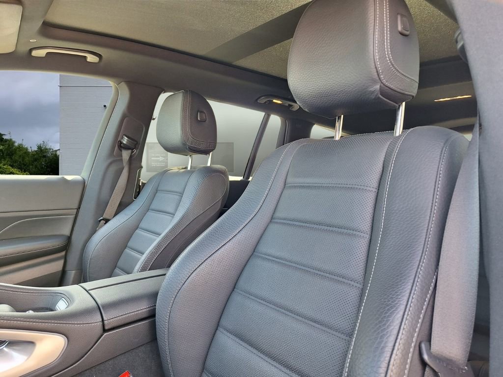 Used 2025 Mercedes-Benz GLS 450 4MATIC image 6
