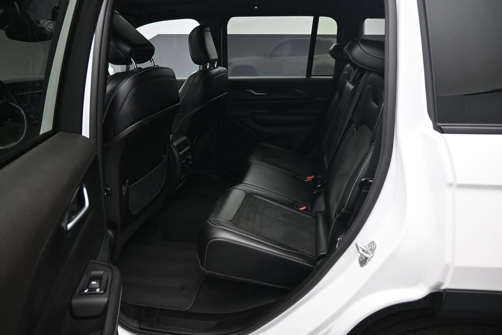 Used 2023 Jeep Grand Cherokee Laredo AWD/4WD image 20