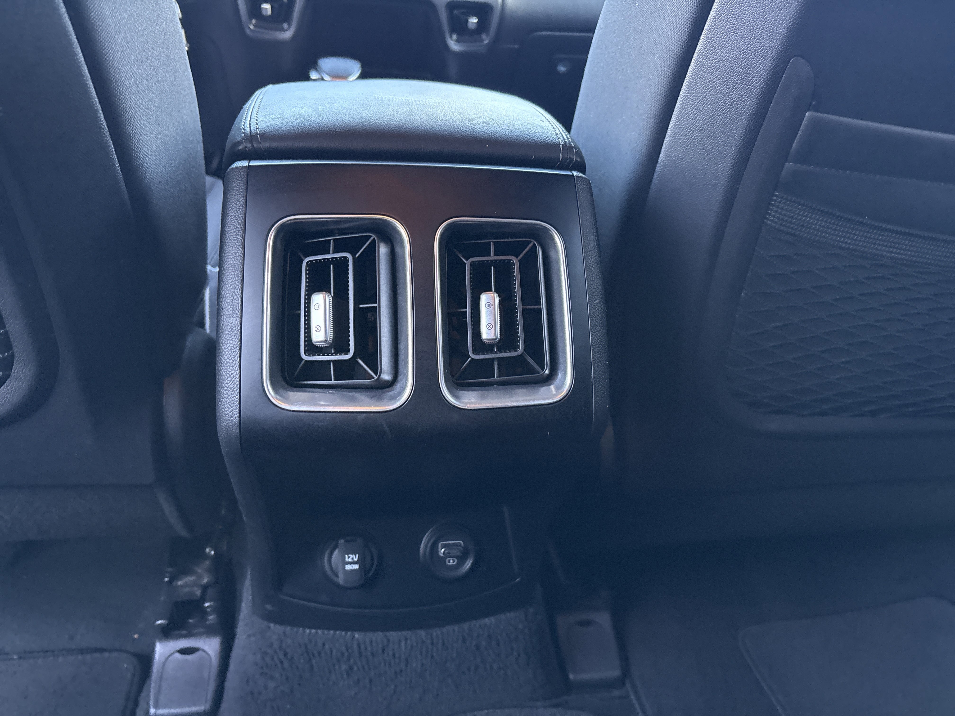 Used 2022 Kia Sorento LX image 28