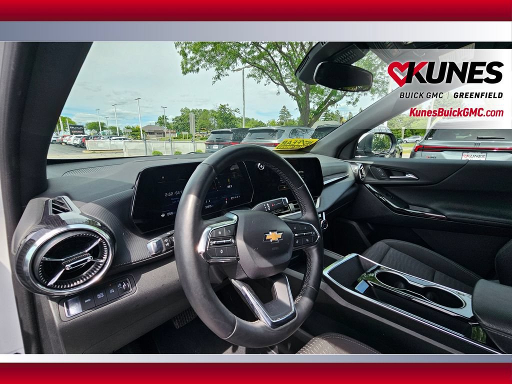 Used 2025 Chevrolet Equinox LT AWD/4WD image 13