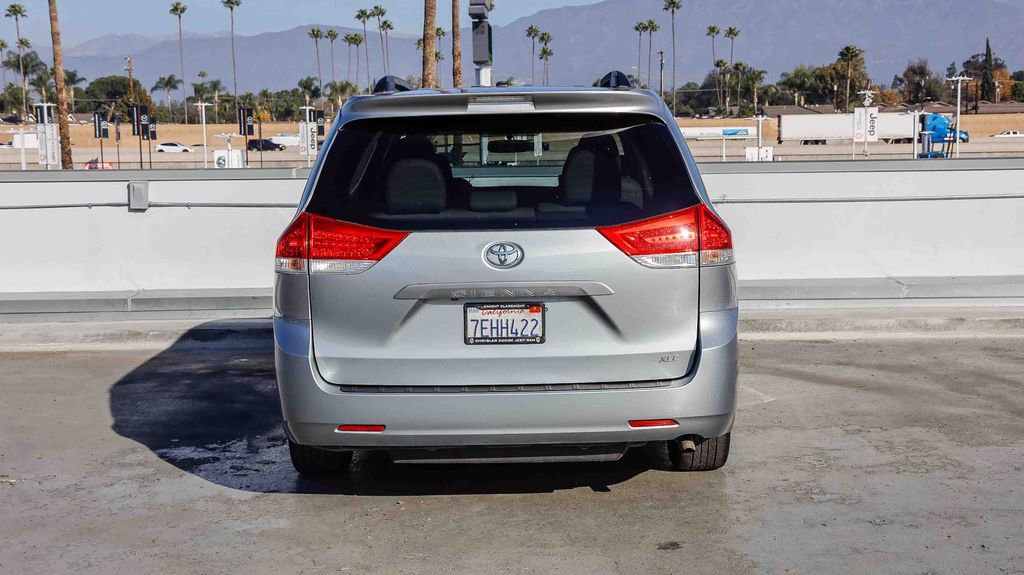 Used 2014 Toyota Sienna L image 8