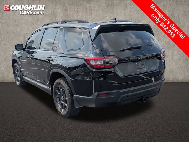 Used 2025 Honda Pilot TrailSport image 5
