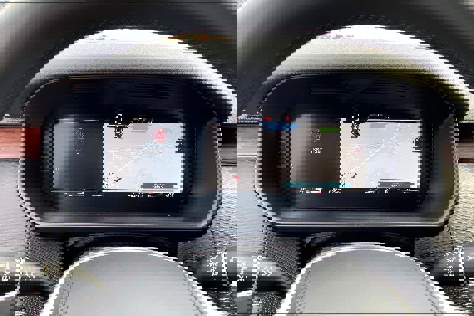 Used 2025 Land Rover Discovery Dynamic SE image 24