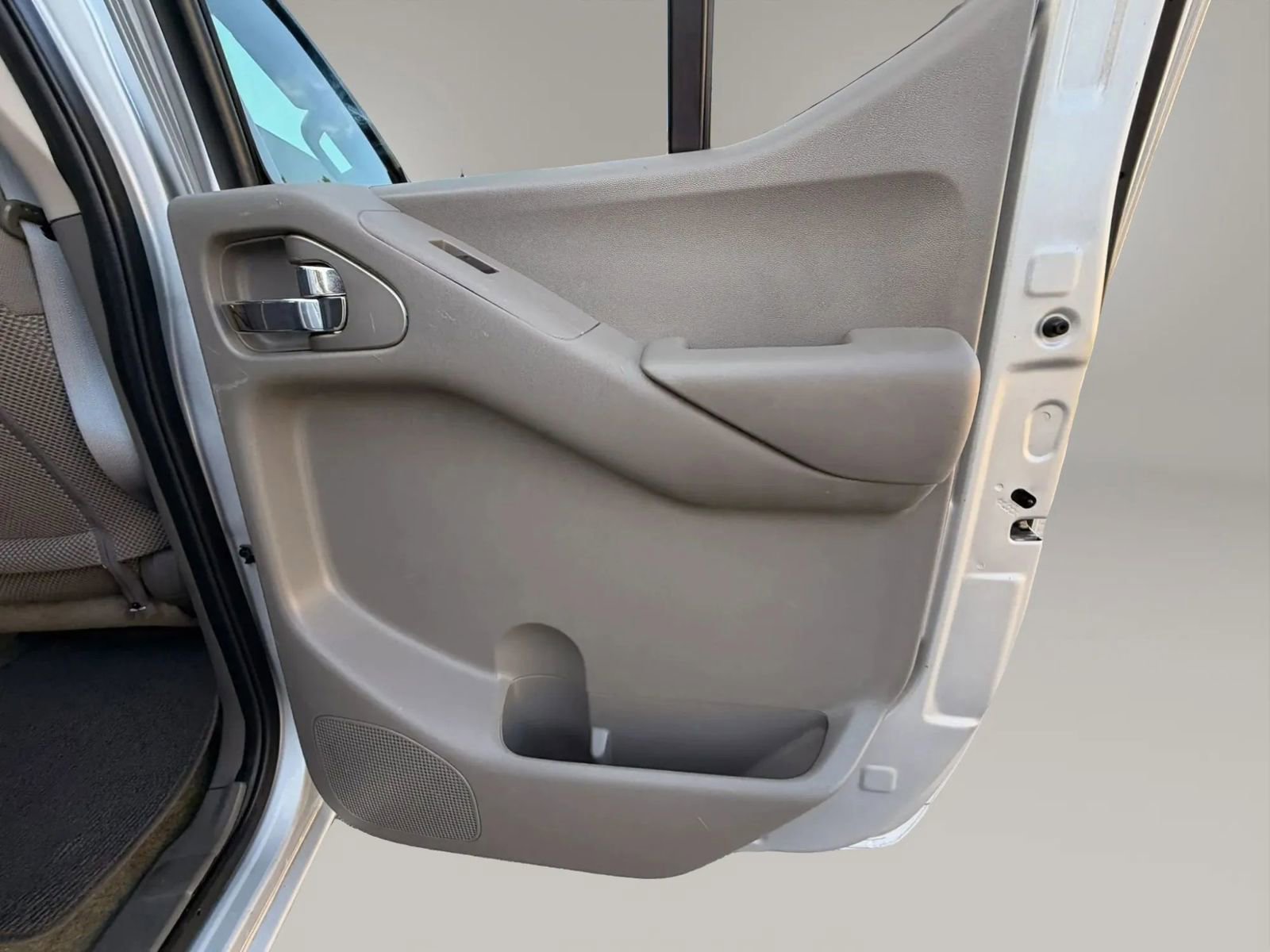 Used 2016 Nissan Frontier SV RWD image 28