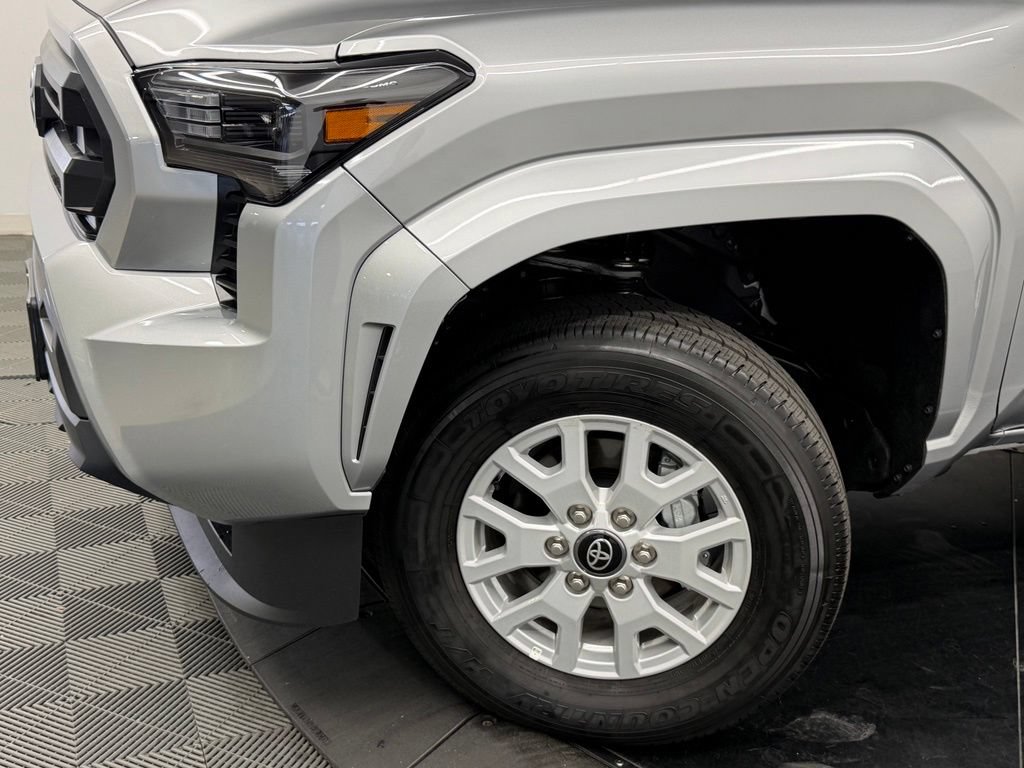 Used 2026 Toyota Tacoma SR5 AWD/4WD image 5