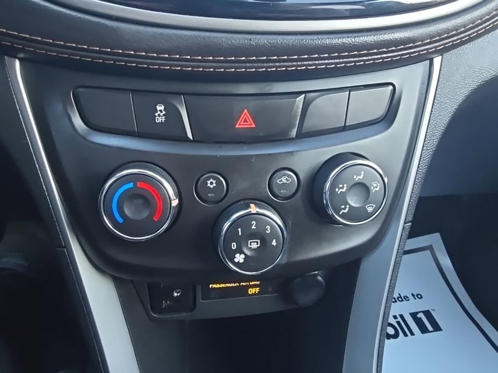 Certified 2022 Chevrolet Trax LT w/ LT Convenience Package image 21