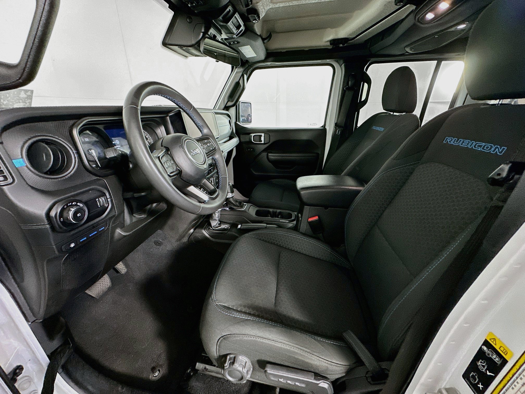 Used 2024 Jeep Wrangler Unlimited Rubicon 4xe AWD/4WD image 13