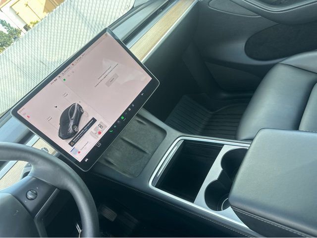 Used 2023 Tesla Model Y Long Range image 32