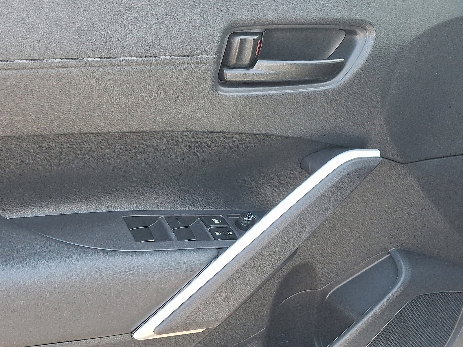 Used 2024 Toyota Corolla Cross LE w/ Moonroof Package AWD/4WD image 15