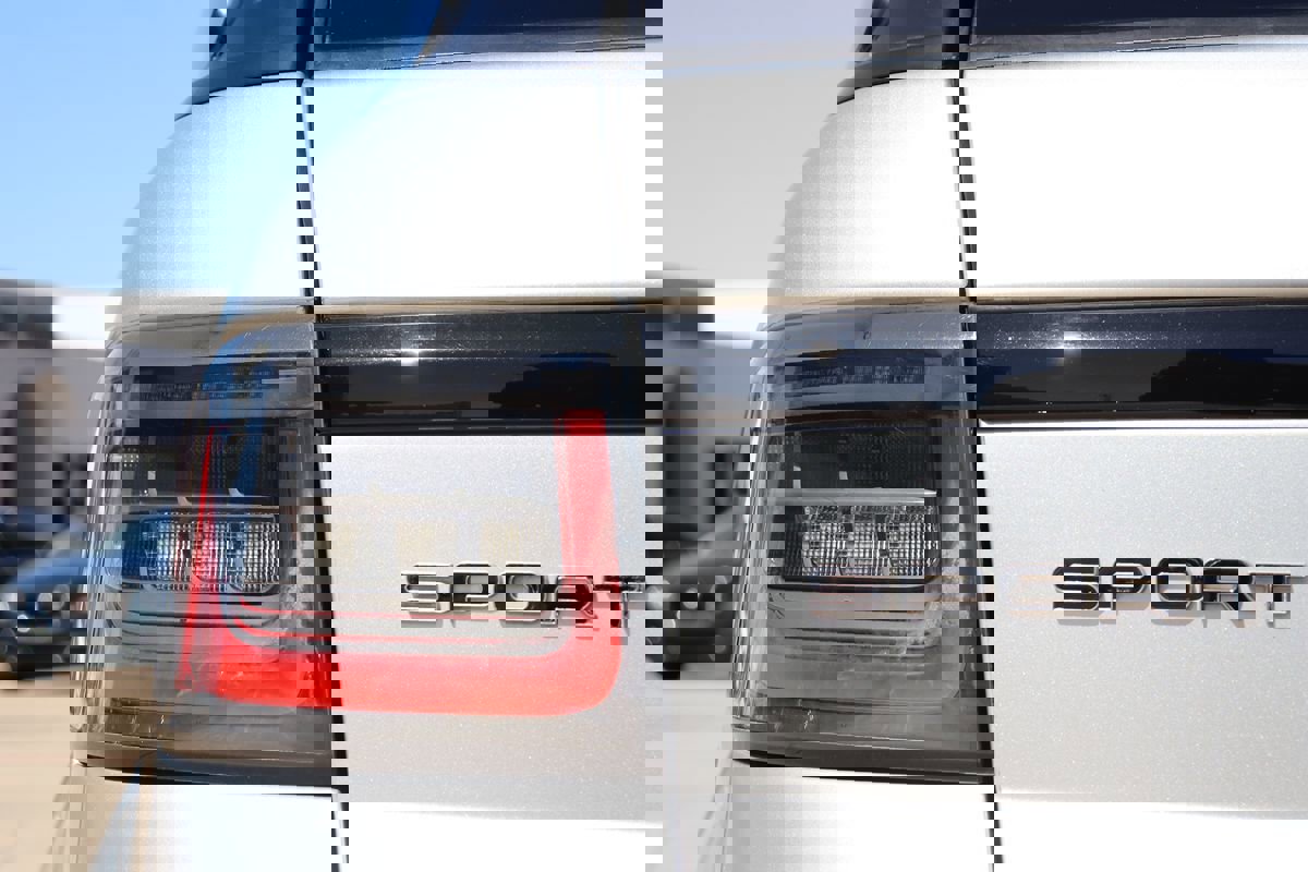 Used 2018 Land Rover Range Rover Sport HSE Dynamic image 12