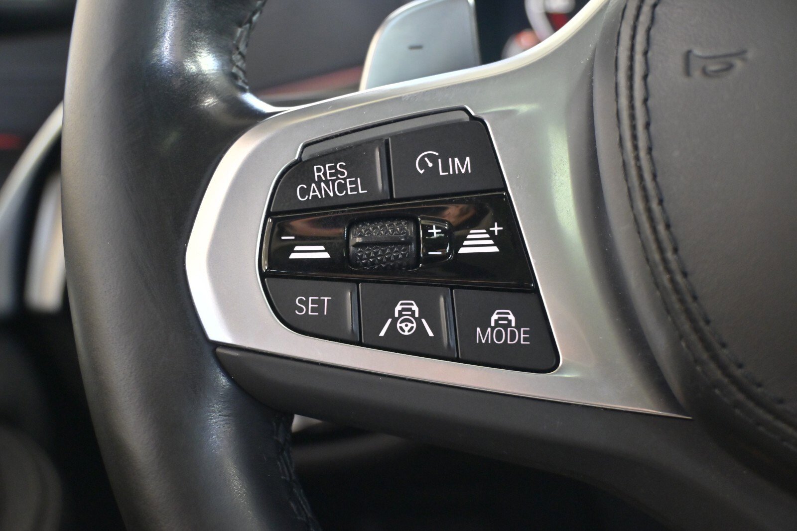 Used 2023 BMW M550i xDrive w/ Executive Package image 20