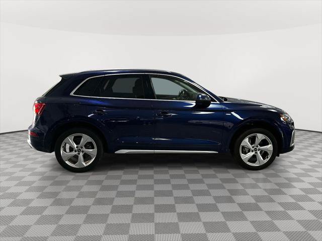Used 2023 Audi Q5 2.0T Premium Plus w/ Premium Plus Package AWD/4WD image 2
