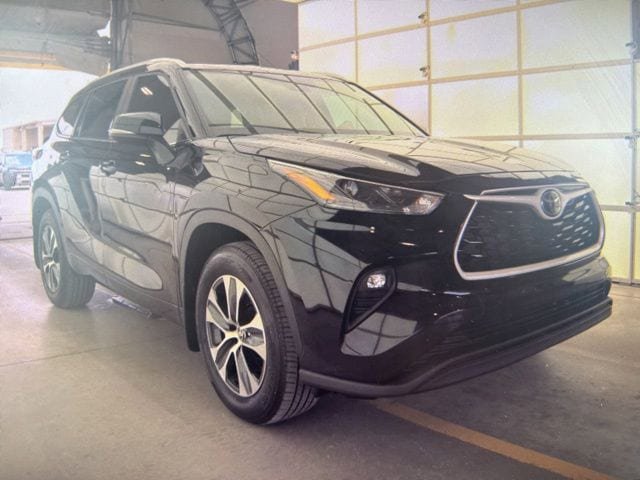 Used 2025 Toyota Highlander XLE
