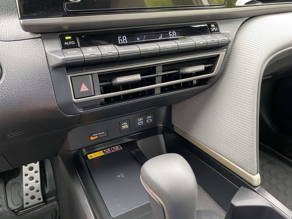 Used 2026 Toyota Camry SE FWD image 25