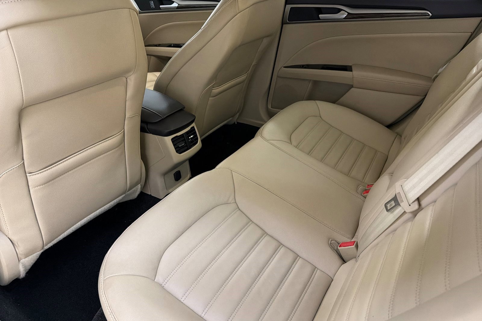 Used 2015 Ford Fusion SE w/ Equipment Group 202A FWD image 25