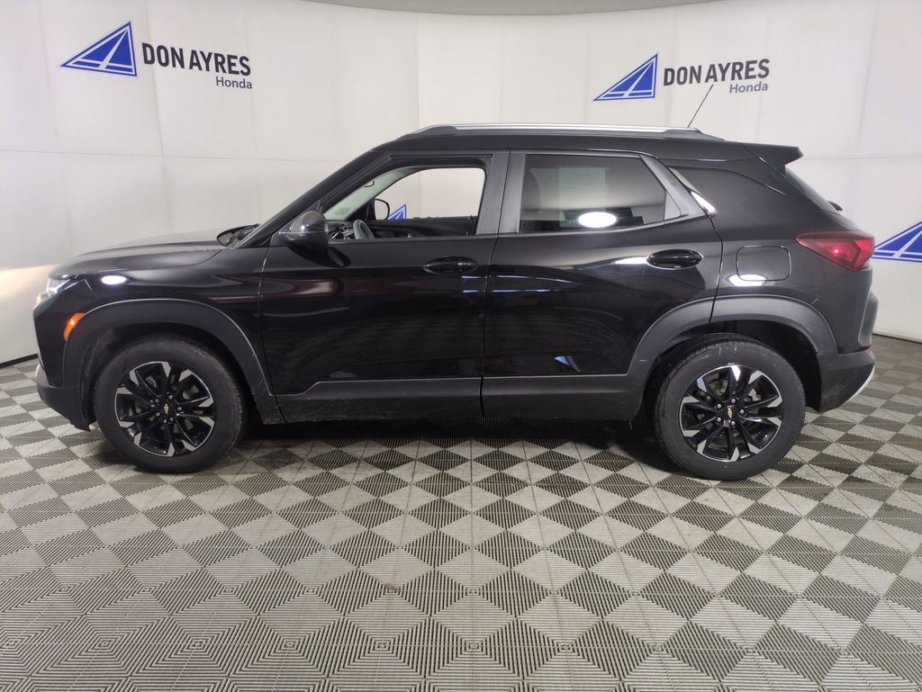 Used 2021 Chevrolet TrailBlazer LT w/ Convenience Package image 2
