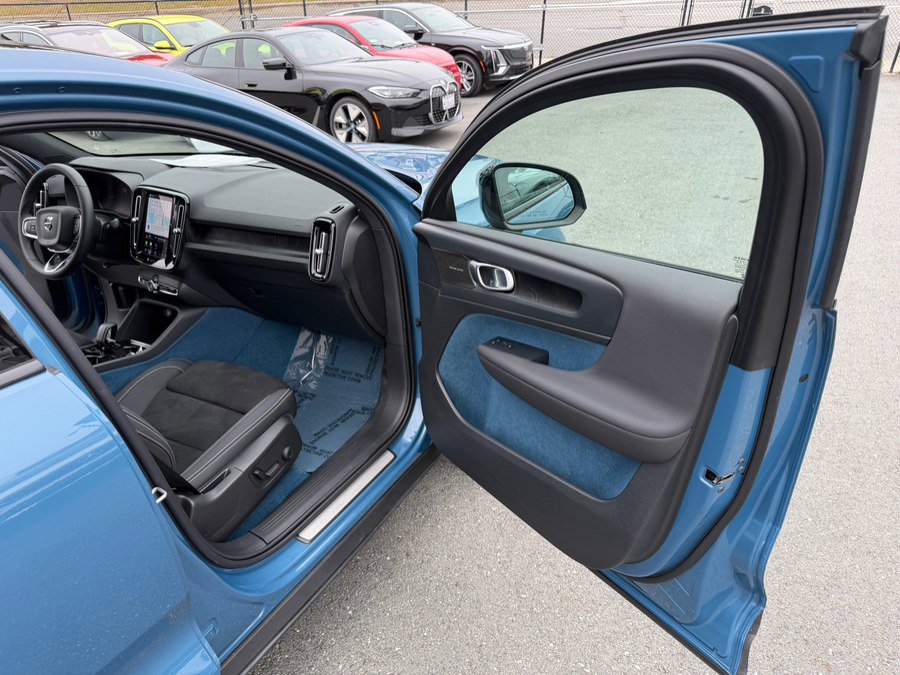 Used 2023 Volvo C40 P8 Recharge Ultimate AWD/4WD image 37
