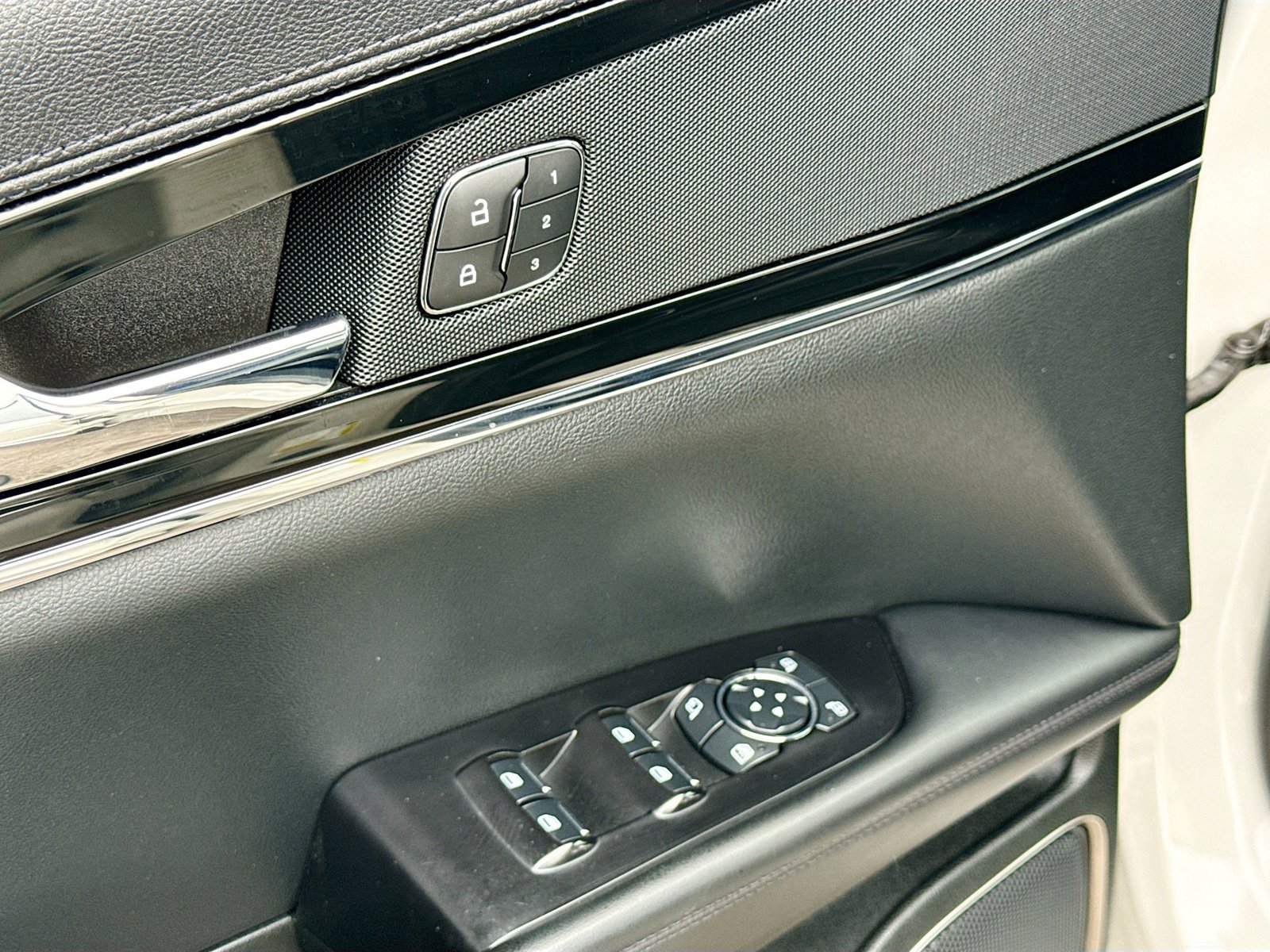 Used 2023 Lincoln Nautilus Reserve image 8