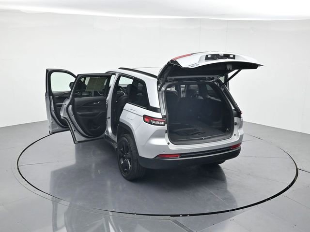 Used 2024 Jeep Grand Cherokee Altitude image 41