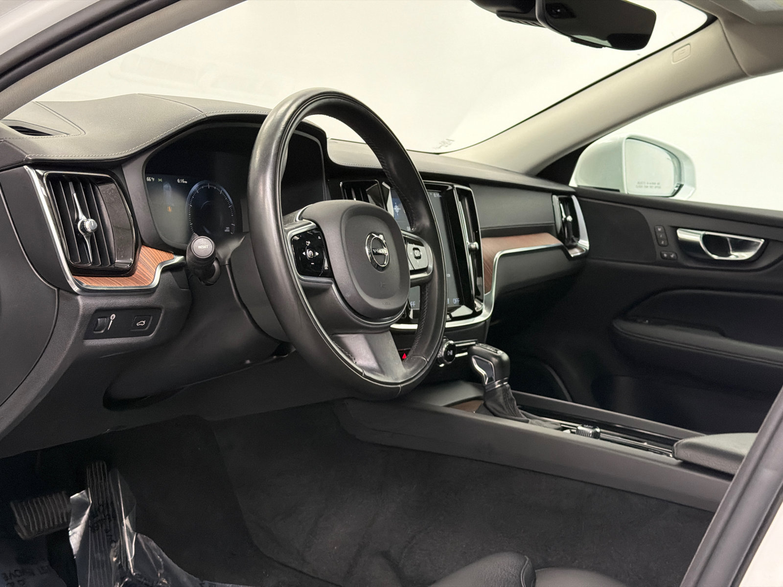 Used 2020 Volvo V60 T5 Cross Country w/ Cross Country Pro Package AWD/4WD image 15