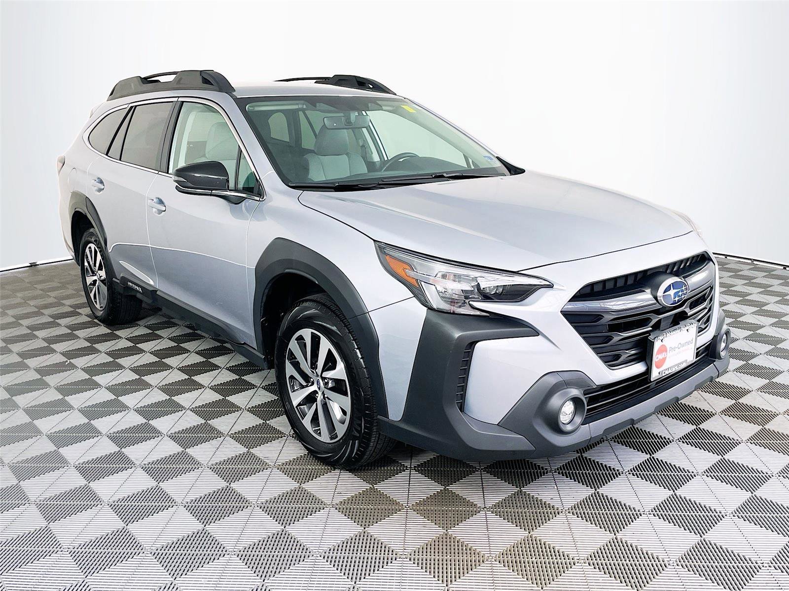 Used 2025 Subaru Outback Premium AWD/4WD image 1