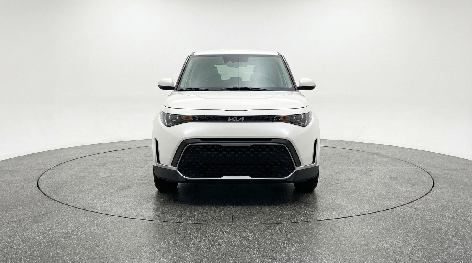 Used 2025 Kia Soul LX w/ LX Technology Package image 2