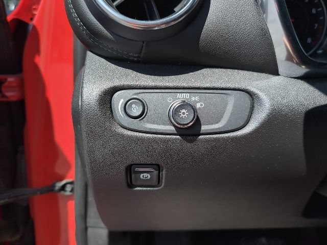 Used 2019 Chevrolet Blazer LT FWD image 21