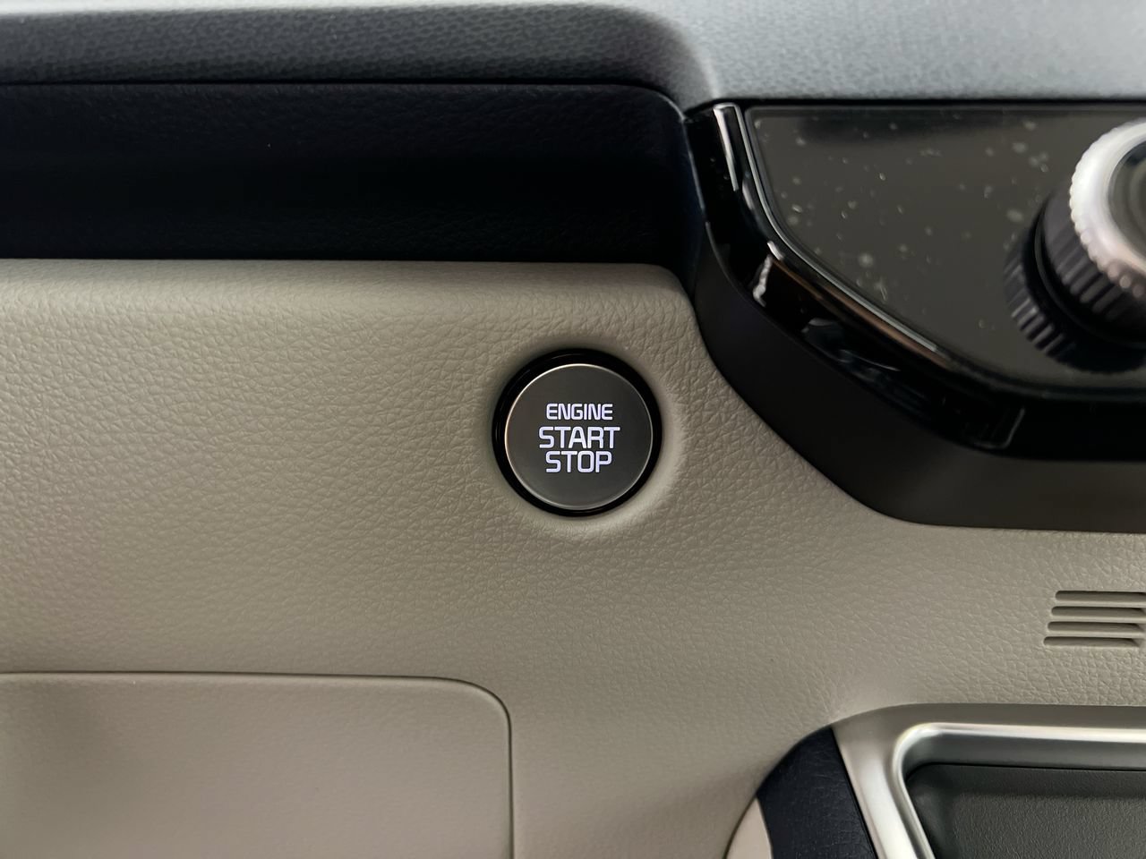 New 2026 Kia Carnival EX FWD image 21