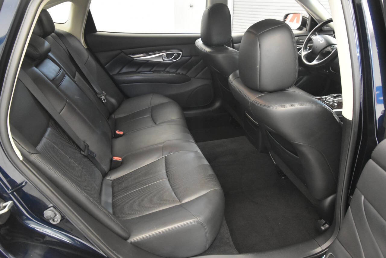 Used 2016 INFINITI Q70 L 3.7 w/ Technology Package image 21