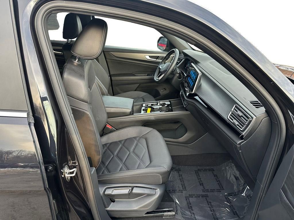 Used 2024 Volkswagen Atlas Cross Sport SE image 15