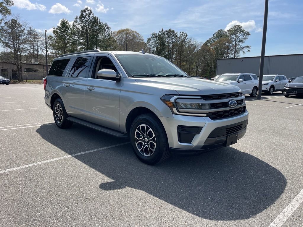 Used 2024 Ford Expedition Max XLT image 3