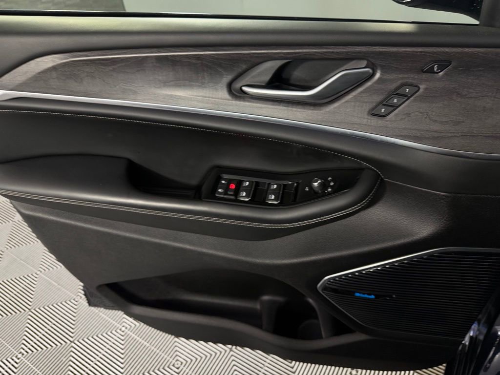 Certified 2023 Jeep Grand Cherokee Overland w/ Advanced Protech Group III image 25